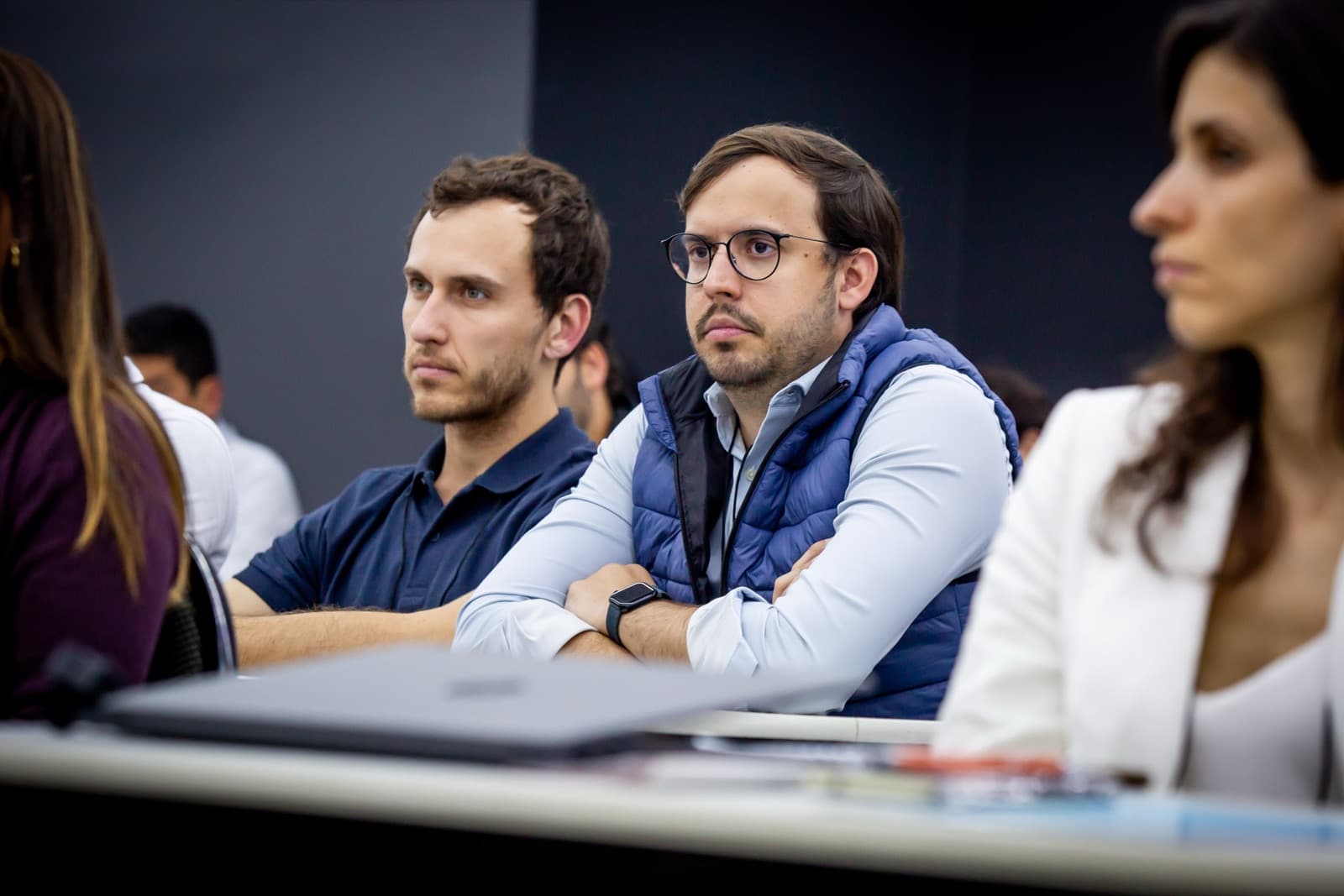 Participantes acompanhando a apresentação lado a lado em edição anterior